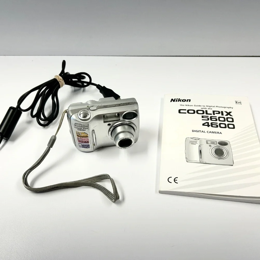 Nikon Coolpix 5600 5.1MP Digital Camera - Silver with Camera Case Manual